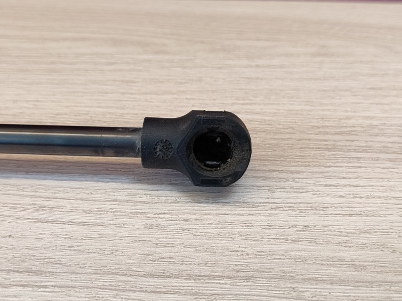 Амортизатор багажника