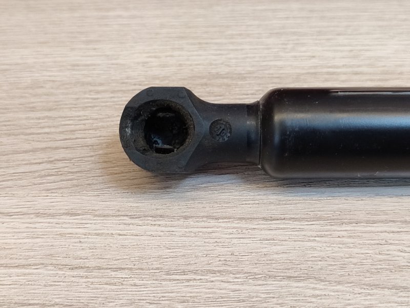 Амортизатор багажника