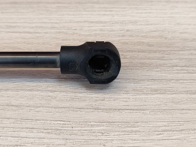 Амортизатор багажника