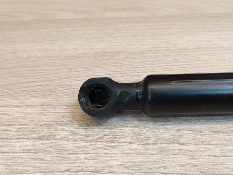 Амортизатор багажника