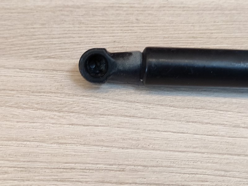 Амортизатор багажника