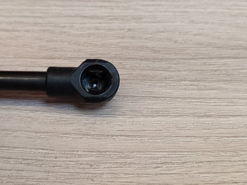 Амортизатор багажника