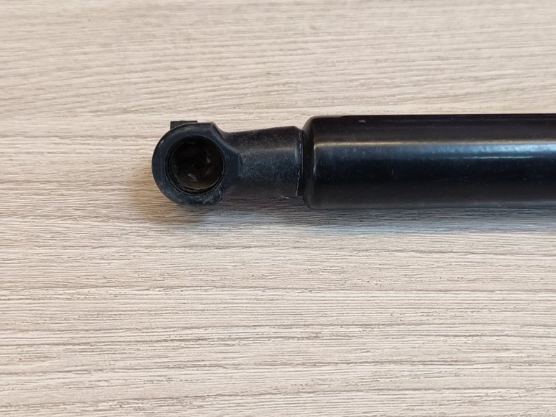 Амортизатор багажника