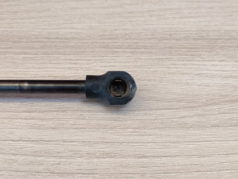 Амортизатор багажника