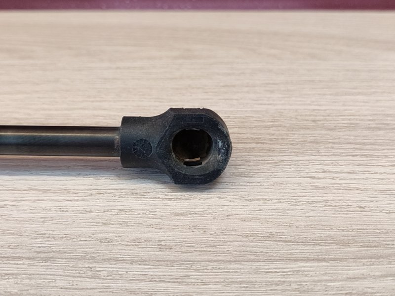 Амортизатор багажника