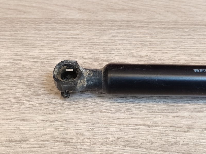 Амортизатор багажника