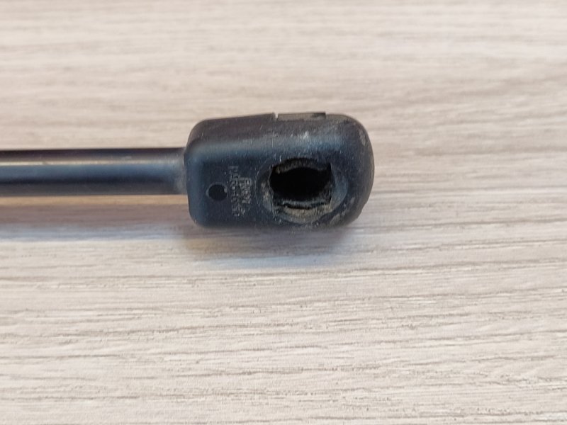 Амортизатор багажника