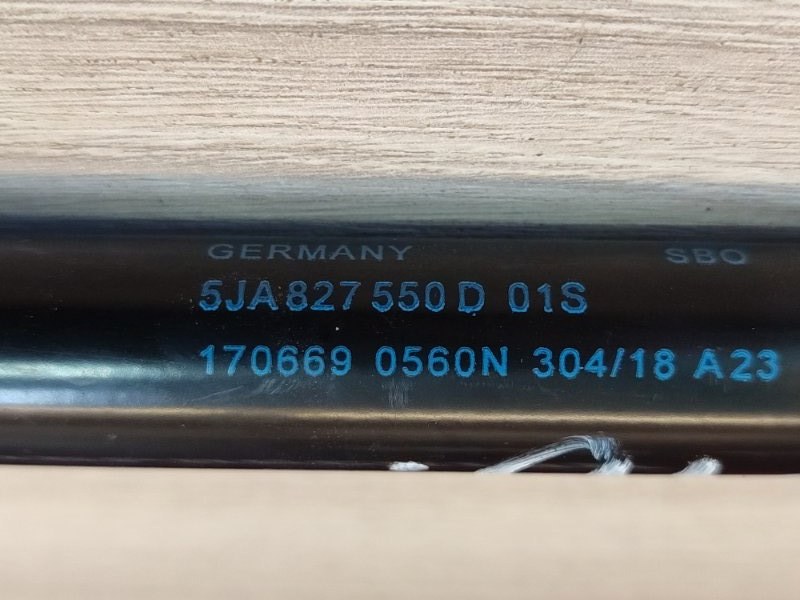 Амортизатор багажника