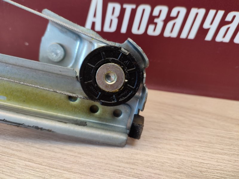 Стеклоподъемник    двери