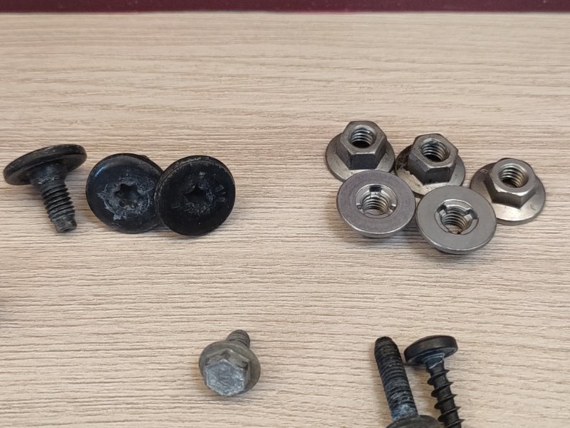 Крепеж двери