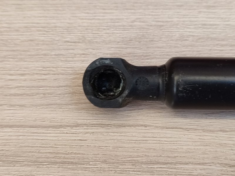 Амортизатор капота