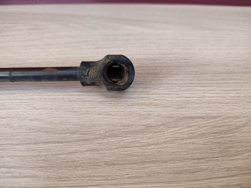 Амортизатор капота