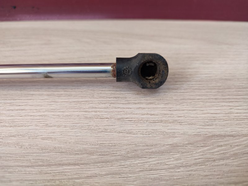 Амортизатор капота