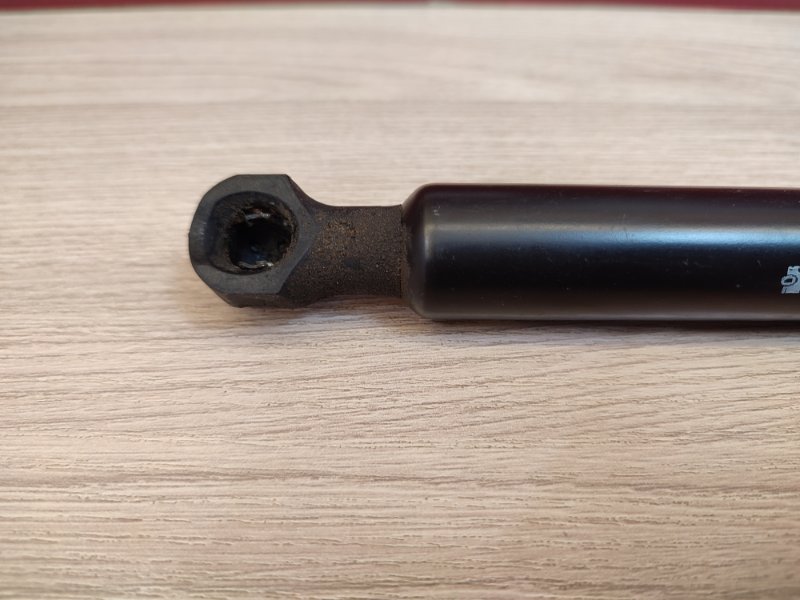 Амортизатор капота