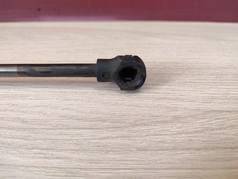 Амортизатор капота