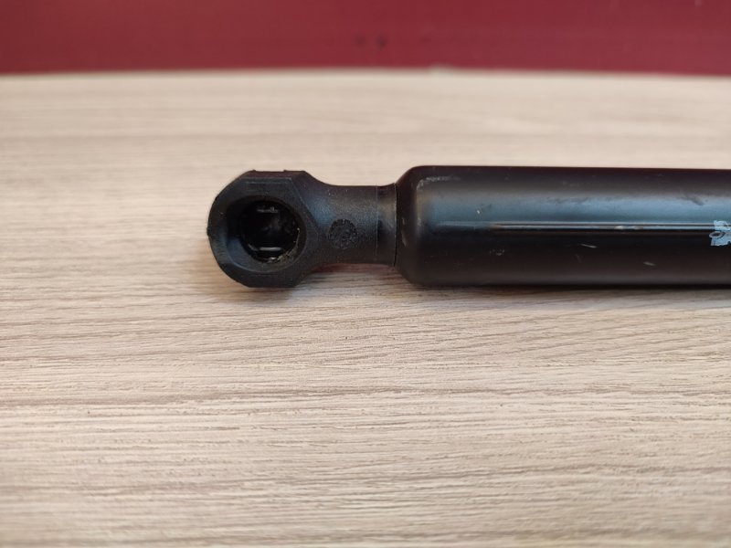 Амортизатор капота