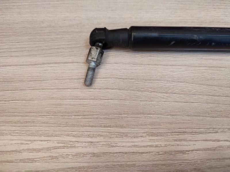 Амортизатор капота