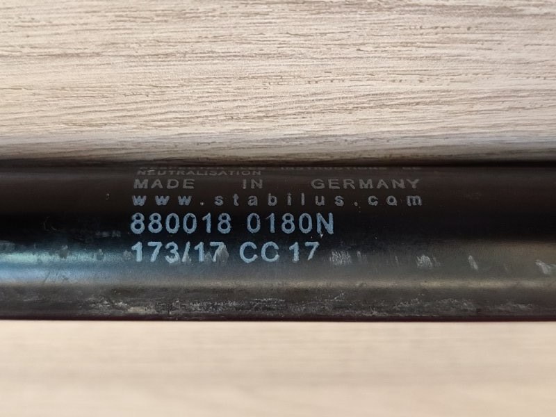 Амортизатор капота