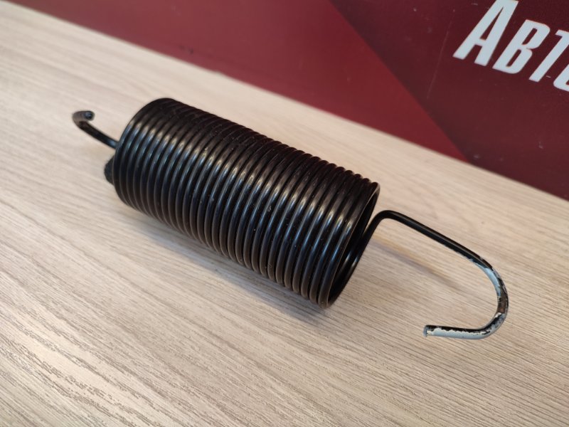 Пружина крышки багажника