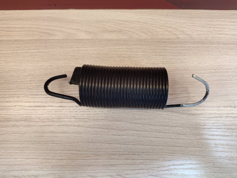 Пружина крышки багажника