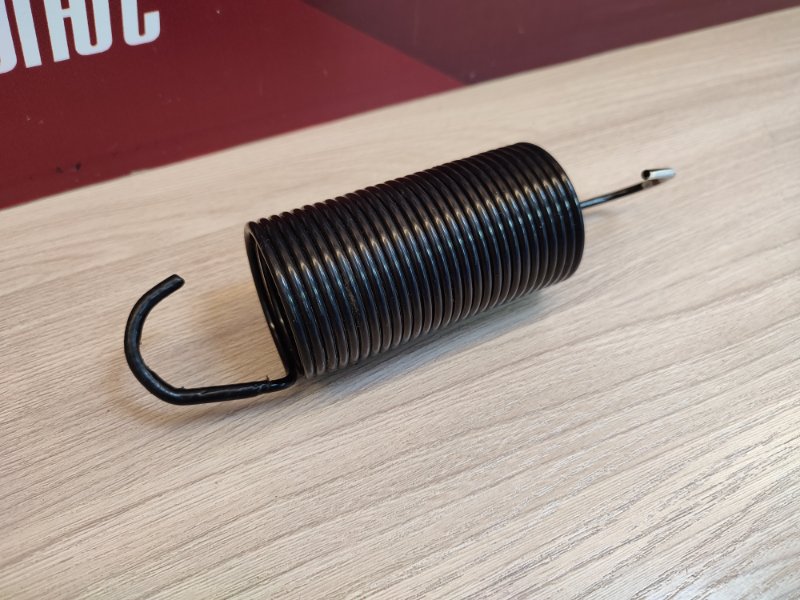 Пружина крышки багажника
