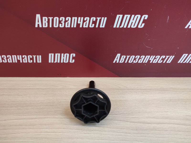 Крепление запасного колеса