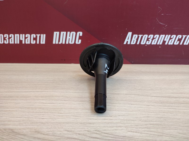 Крепление запасного колеса