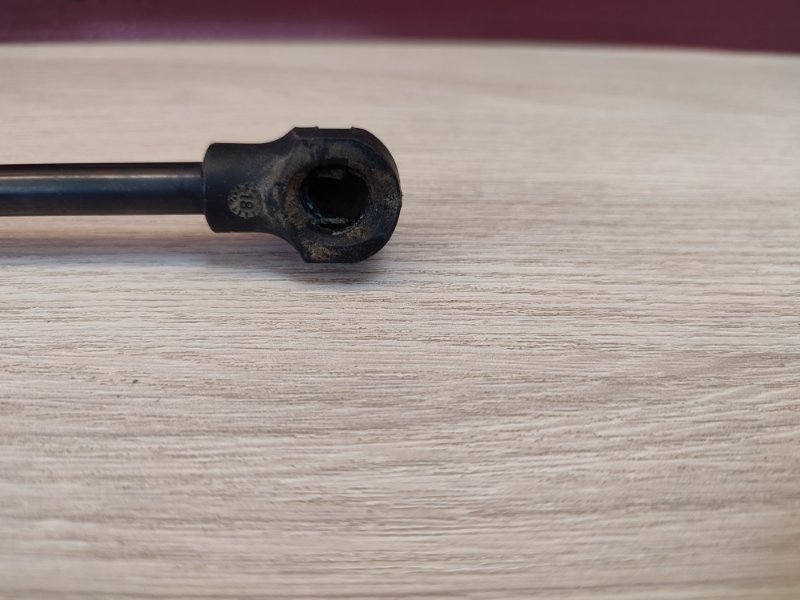 Амортизатор капота