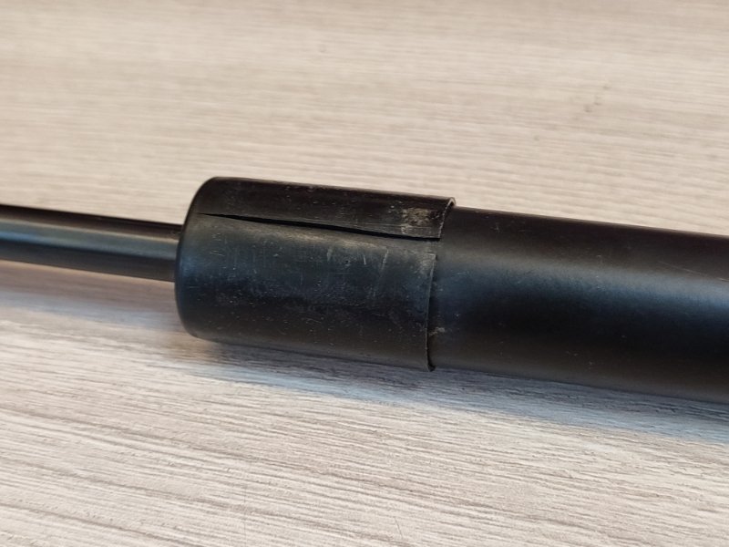 Амортизатор капота