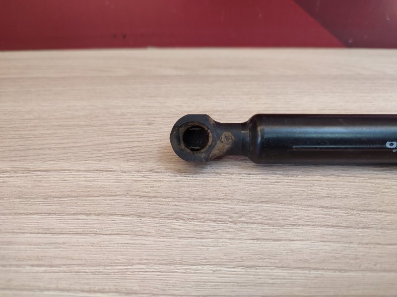 Амортизатор багажника