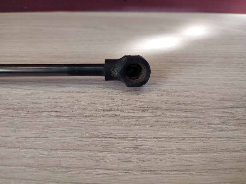 Амортизатор багажника