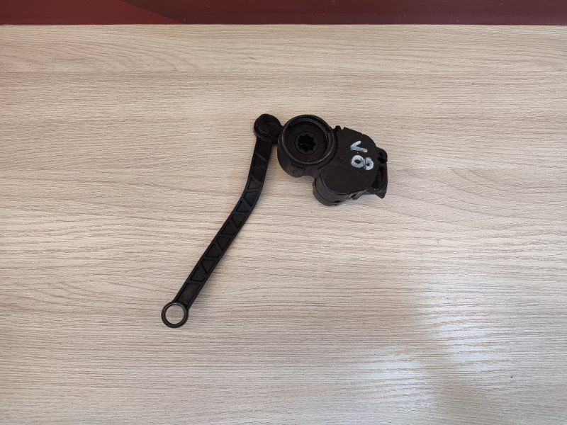 Сервопривод заслонки печки