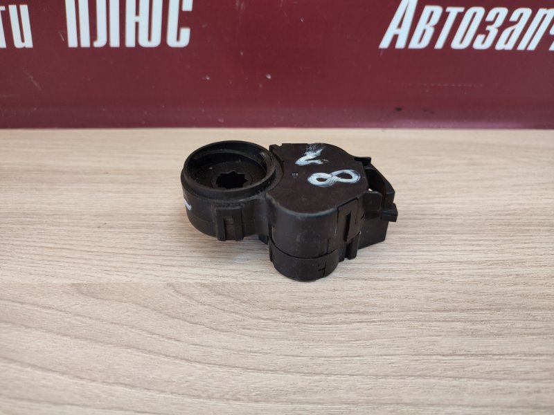 Сервопривод заслонки печки