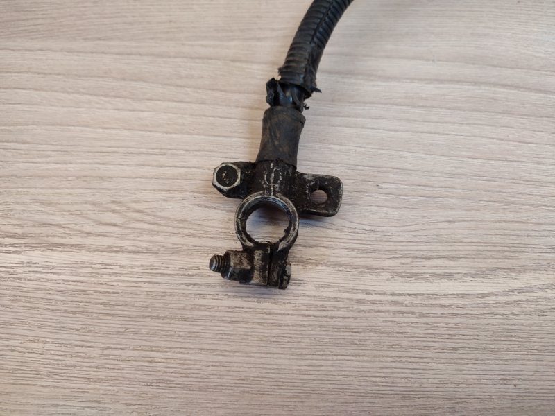 Клемма аккумулятора (минусовая)