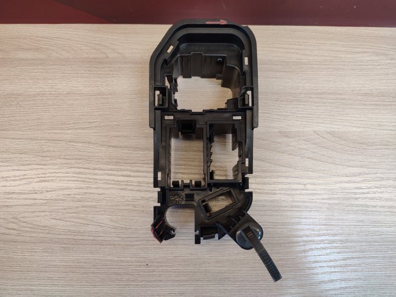 Крышка блока предохранителей