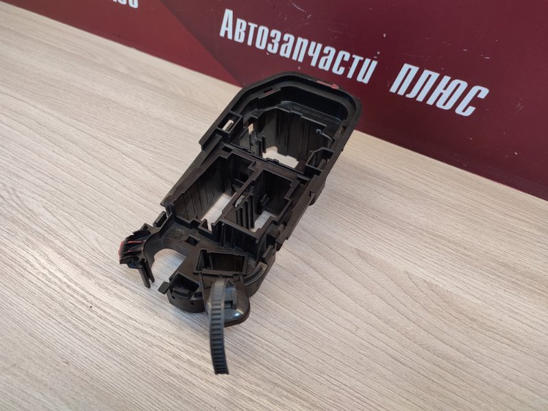 Крышка блока предохранителей