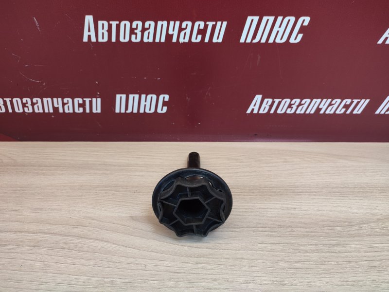 Крепление запасного колеса