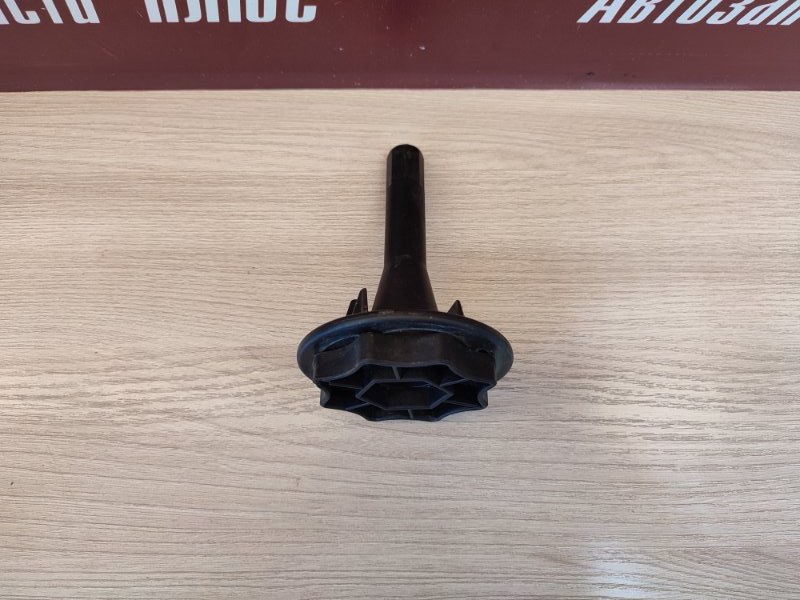 Крепление запасного колеса