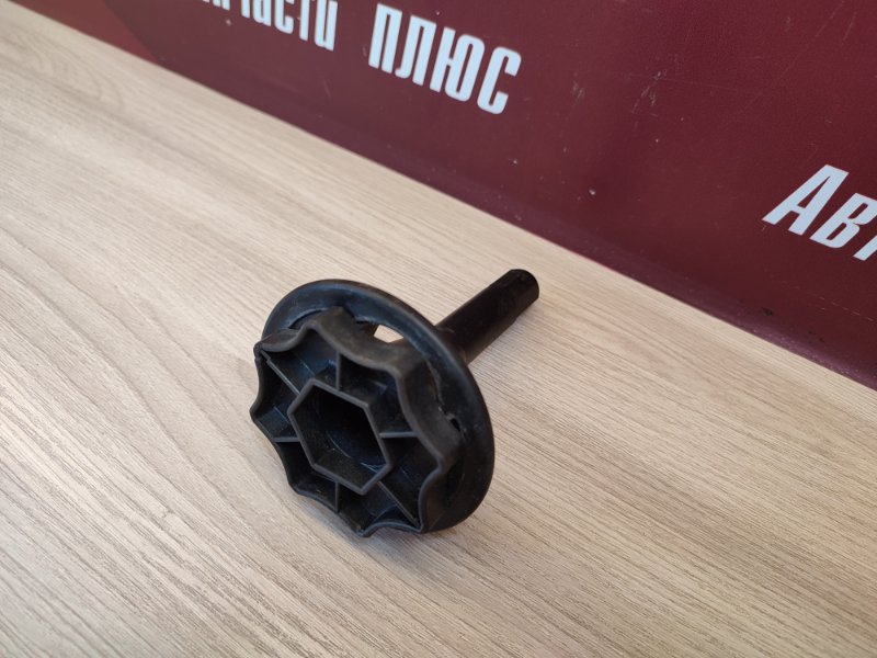 Крепление запасного колеса