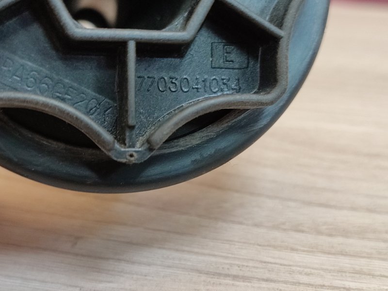 Крепление запасного колеса