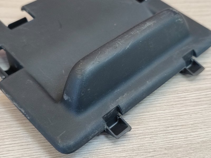 Накладка крышки багажника