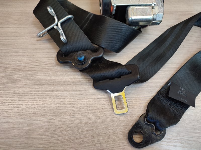 Ремень безопасности