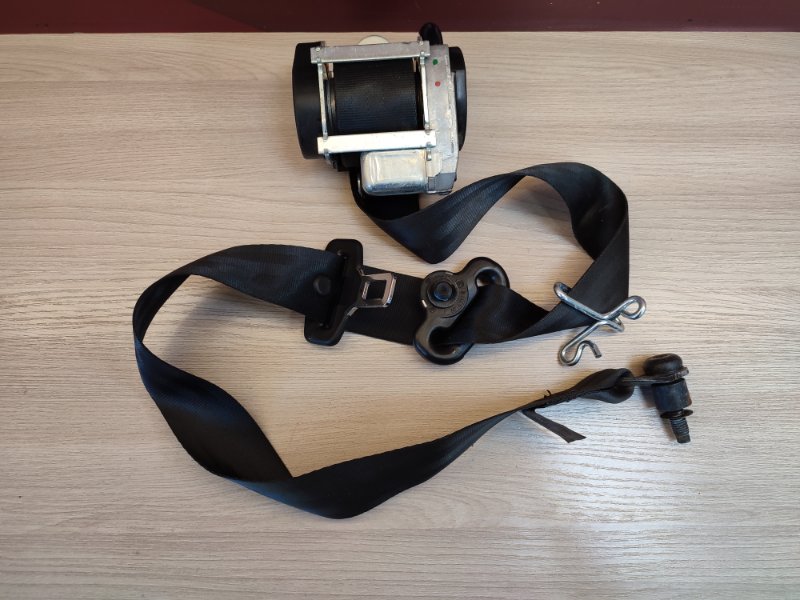 Ремень безопасности