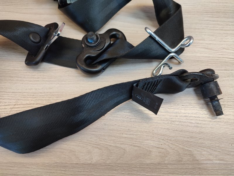 Ремень безопасности