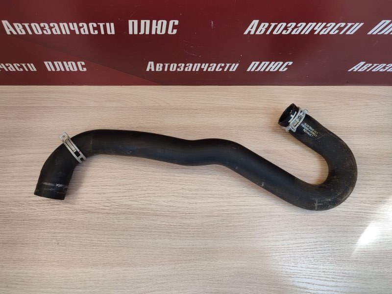 Верхний патрубок радиатора