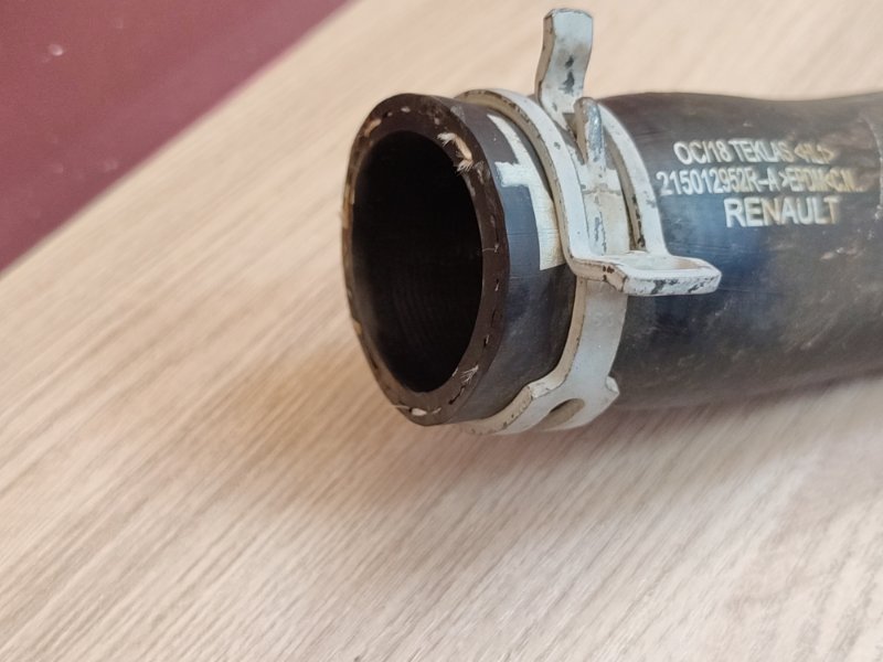 Верхний патрубок радиатора