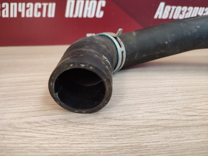 Верхний патрубок радиатора