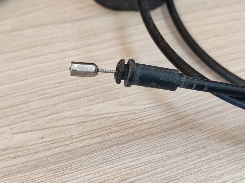 Трос замка капота