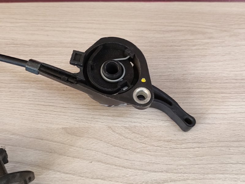 Трос замка капота