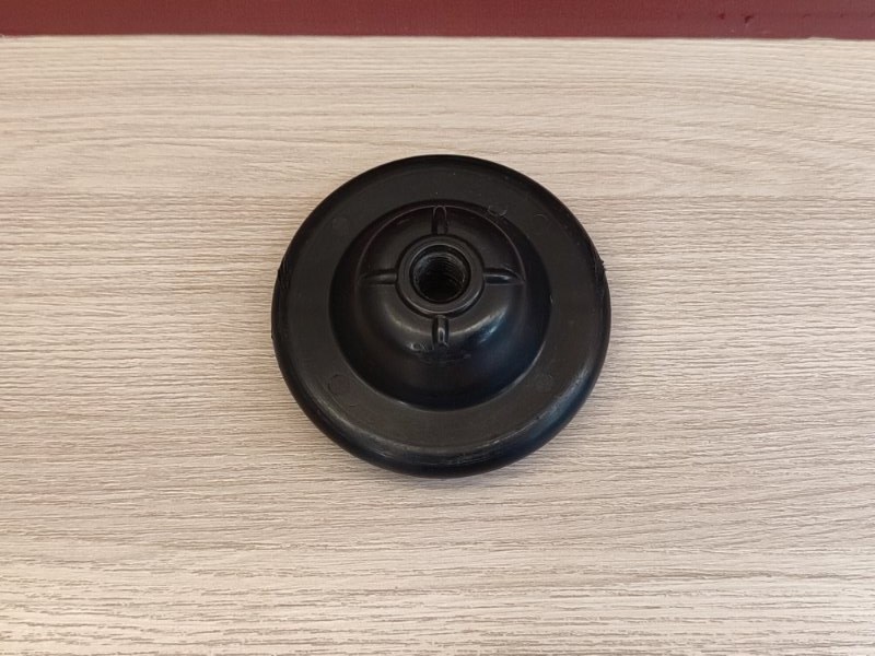 Крепление запасного колеса